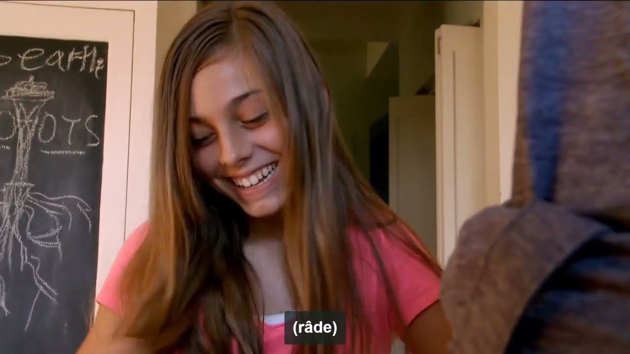 A smiling teenage girl in a scene from the Romanian-language upload of Screenagers